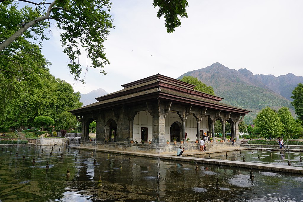 Shalimar-Bagh-Srinagar-05.jpg