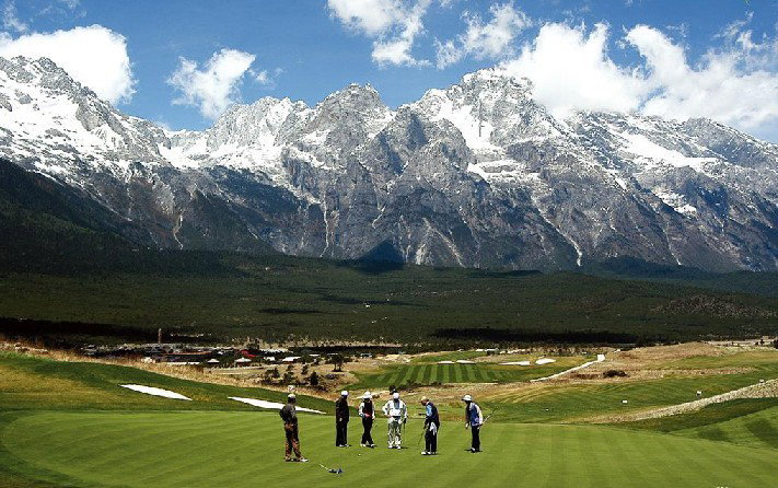Lijiang-Jade-Dragon-Snow-Mountain-Golf-Course.jpg